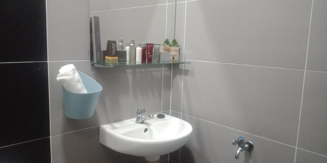 Zr D'Jembal Homestay, Gong Badak Kuala Terengganu Esterno foto