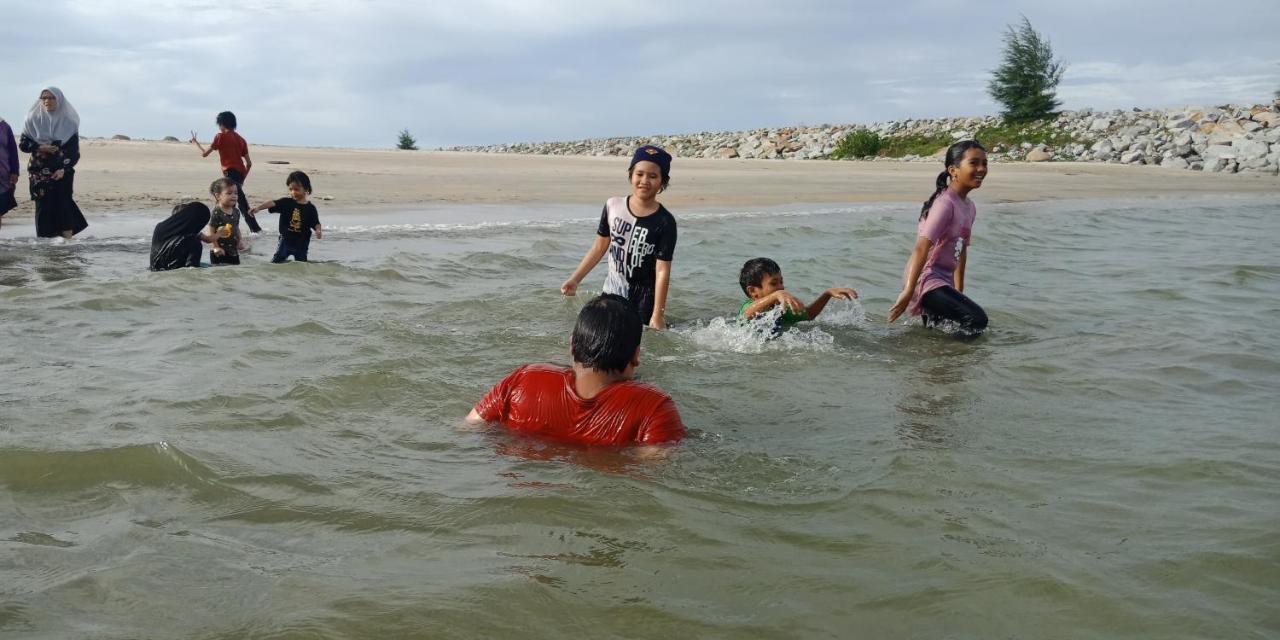 Zr D'Jembal Homestay, Gong Badak Kuala Terengganu Esterno foto